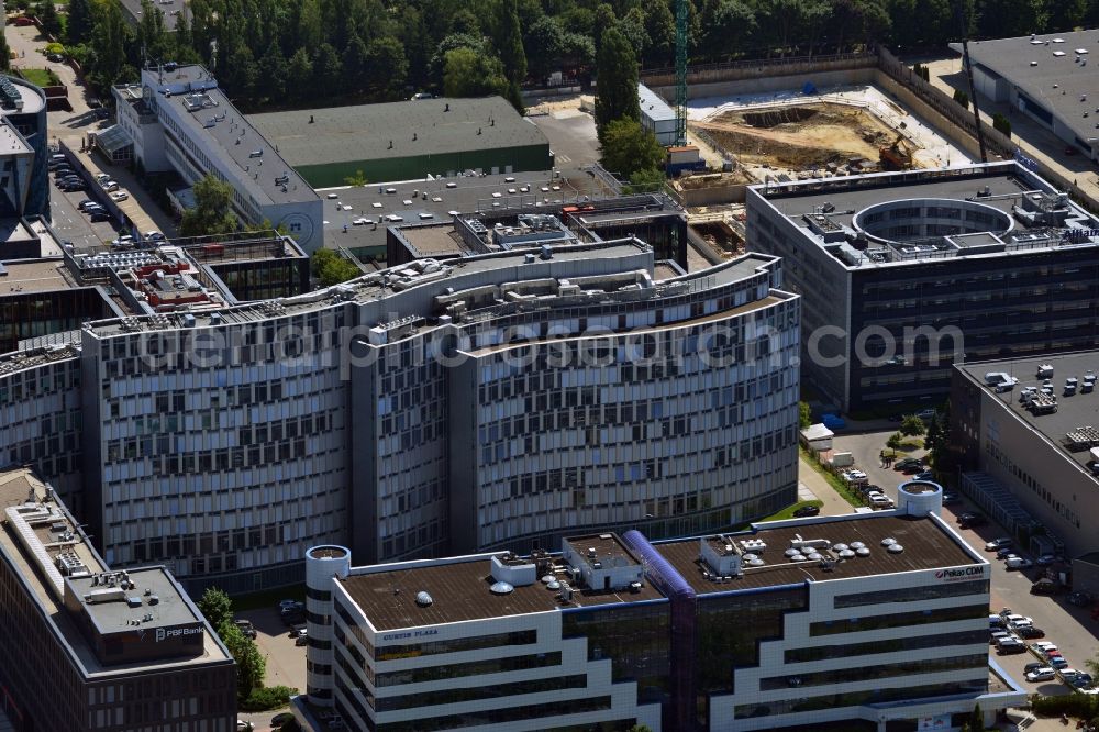 Aerial photograph Warschau - The office complex Horizon Plaza in the Mokotow district of Warsaw in Poland. The complex consists of two buildings - a low rise which fits into the surrounding area of the business district and which is located on Domaniewska Street - and a taller one which is known for its round shape, rippling glas facade and its roof terraces. It was designed by JSK Architects