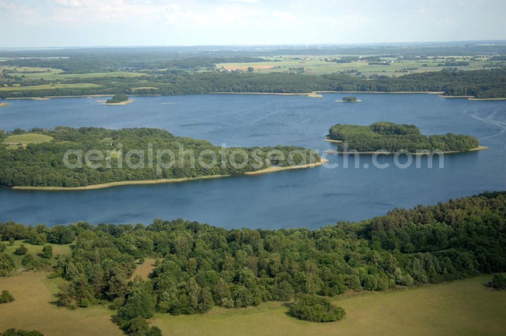 Aerial photograph Carwitz - Blick auf den Carwitzer See in Mecklenburg-Vorpommern. Er liegt im Naturpark Feldberger Seenlandschaft und sein südliches Ufer gehört schon zum Land Brandenburg. Entstanden ist der See wärend der Weichseleiszeit. Er hat eine Fläche von fast 4 Quadratkilometern und ist damit der größte See im Naturpark.