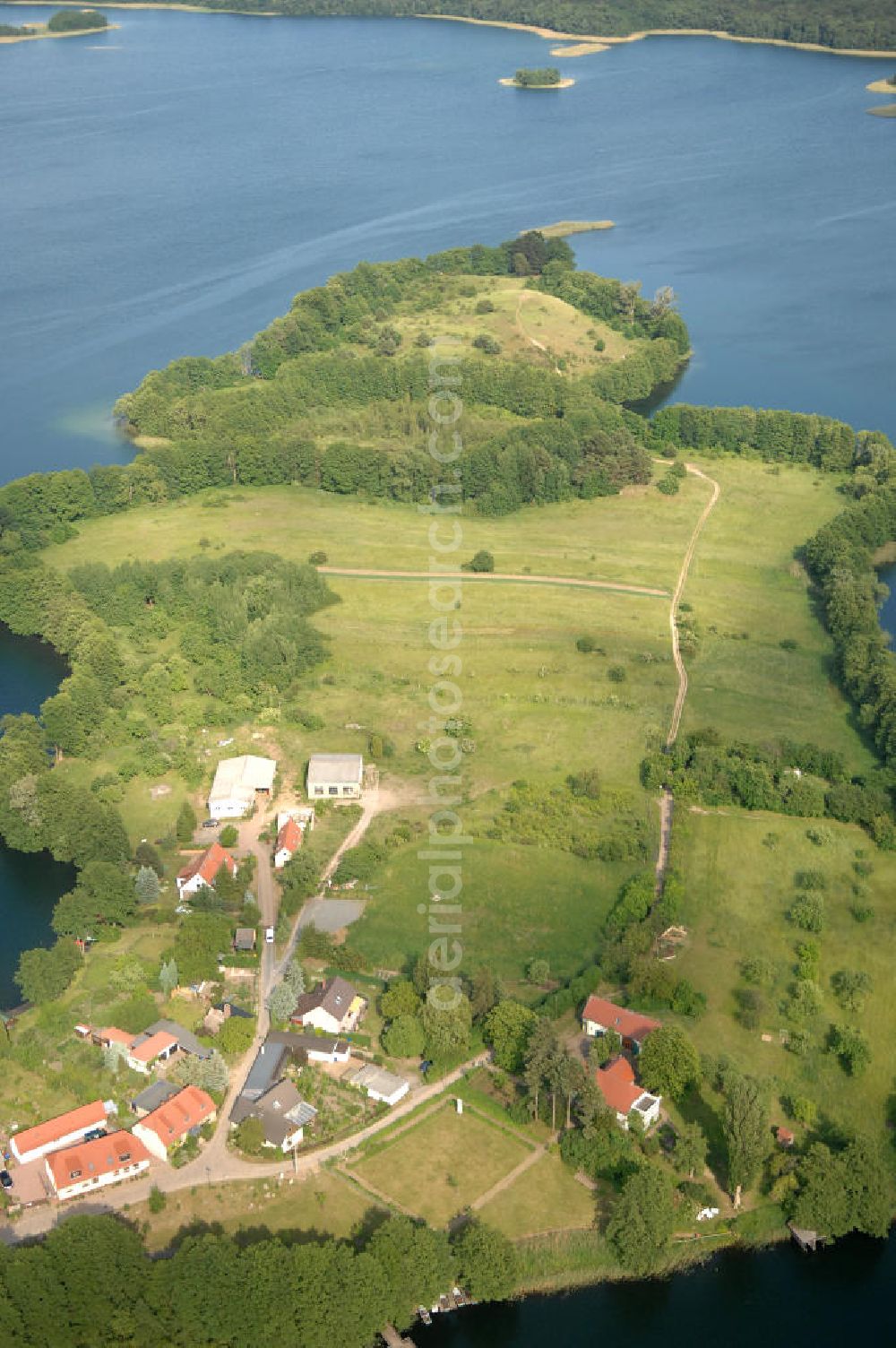 Aerial image Carwitz - Blick auf den Carwitzer See in Mecklenburg-Vorpommern. Er liegt im Naturpark Feldberger Seenlandschaft und sein südliches Ufer gehört schon zum Land Brandenburg. Entstanden ist der See wärend der Weichseleiszeit. Er hat eine Fläche von fast 4 Quadratkilometern und ist damit der größte See im Naturpark.