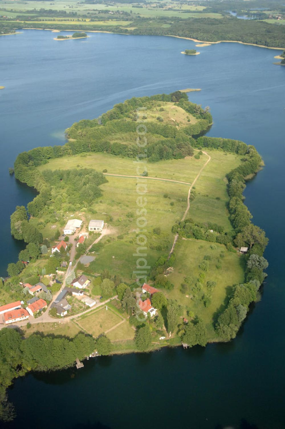 Aerial photograph Carwitz - Blick auf den Carwitzer See in Mecklenburg-Vorpommern. Er liegt im Naturpark Feldberger Seenlandschaft und sein südliches Ufer gehört schon zum Land Brandenburg. Entstanden ist der See wärend der Weichseleiszeit. Er hat eine Fläche von fast 4 Quadratkilometern und ist damit der größte See im Naturpark.