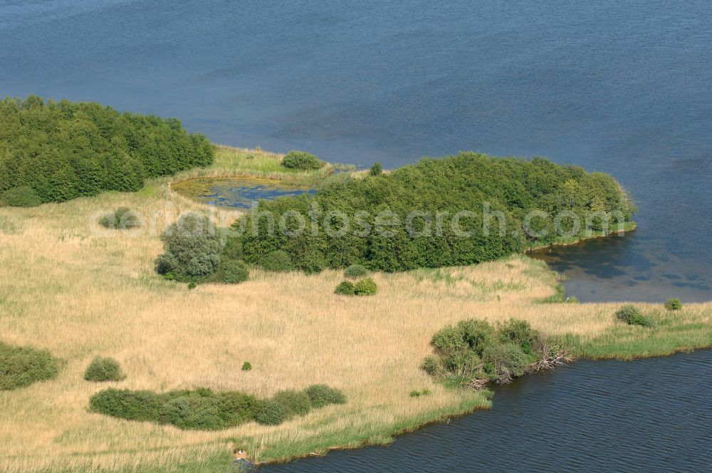 Börgerende-Rethwisch from above - Blick auf den Conventer See. Er befindet sich direkt an der Ostseeküste zwischen Heiligendamm und Börgerende-Rethwisch, im Naturschutzgebiet Conventer Niederung. Der See hat eine Länge von 1,7 km und eine Breite von 0,8 km. Der See ist durch einen Kanal mit der Ostsee verbunden, im See befinden sich drei Inseln. Kontakt: Gemeinde Börgerende-Rethwisch, Seestraße 14, 18211 Börgerende; Tel. 038203 / 74973,