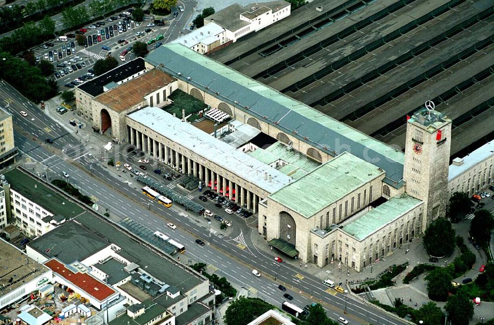 Stuttgart / Baden - Würtemberg Stuttgart / Baden - Würtemberg from above - Der unter Denkmalschutz stehende Hauptbahnhof liegt mitten im Stadtzentrum, in unmittelbarer Nähe der Stuttgarter-Einkaufsmeile.