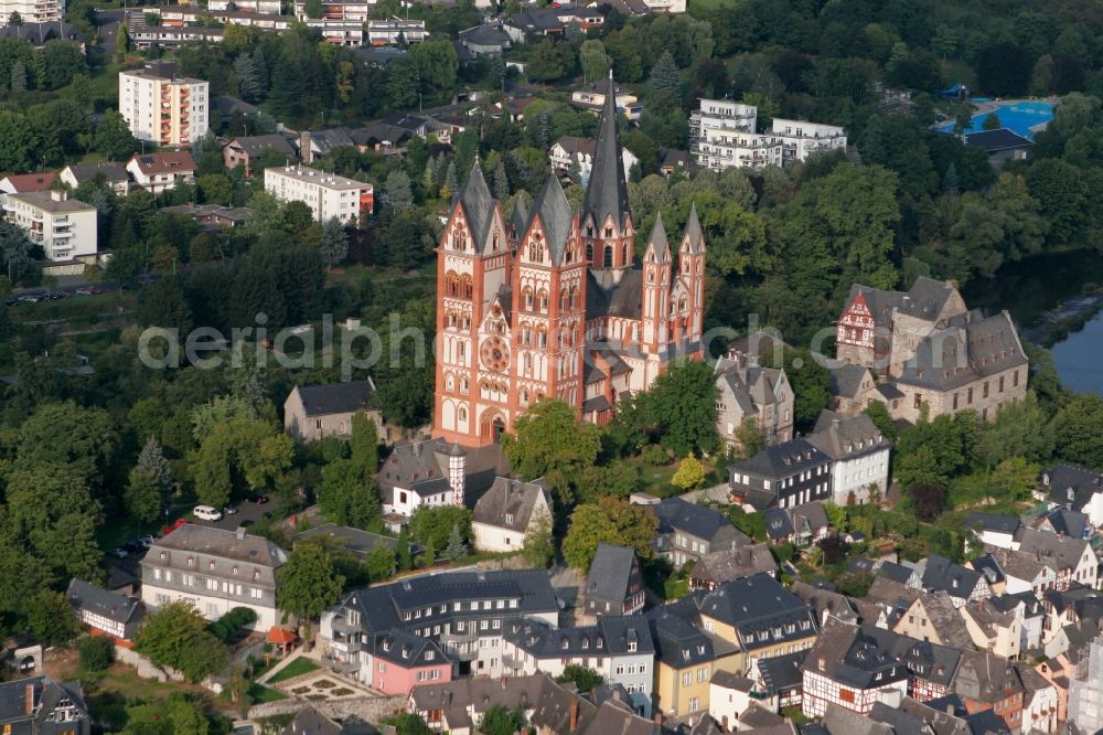 Limburg an der Lahn from the bird's eye view: The Limburg Cathedral on Cathedral Square on the banks of the Lahn in Limburg an der Lahn in Hesse