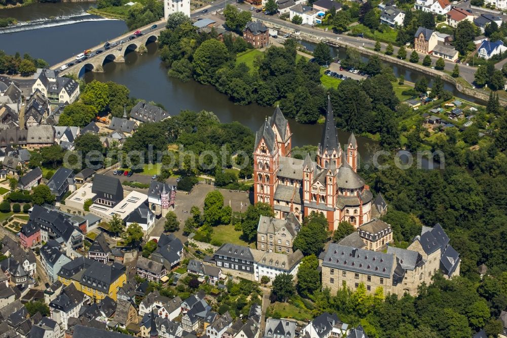 Limburg an der Lahn from the bird's eye view: The Limburg Cathedral on Cathedral Square on the banks of the Lahn in Limburg an der Lahn in Hesse