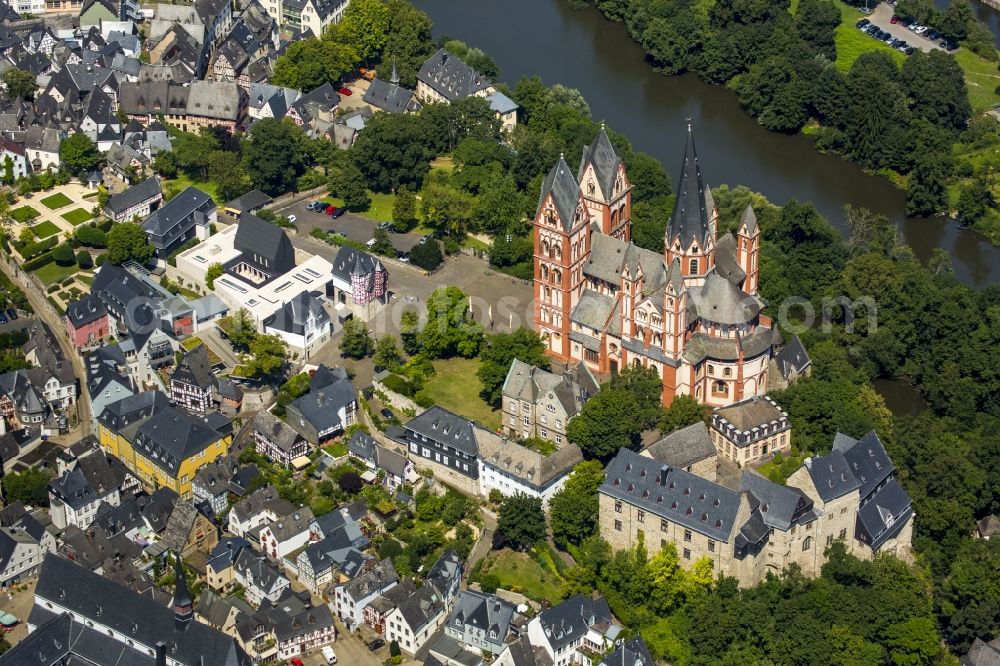 Aerial image Limburg an der Lahn - The Limburg Cathedral on Cathedral Square on the banks of the Lahn in Limburg an der Lahn in Hesse