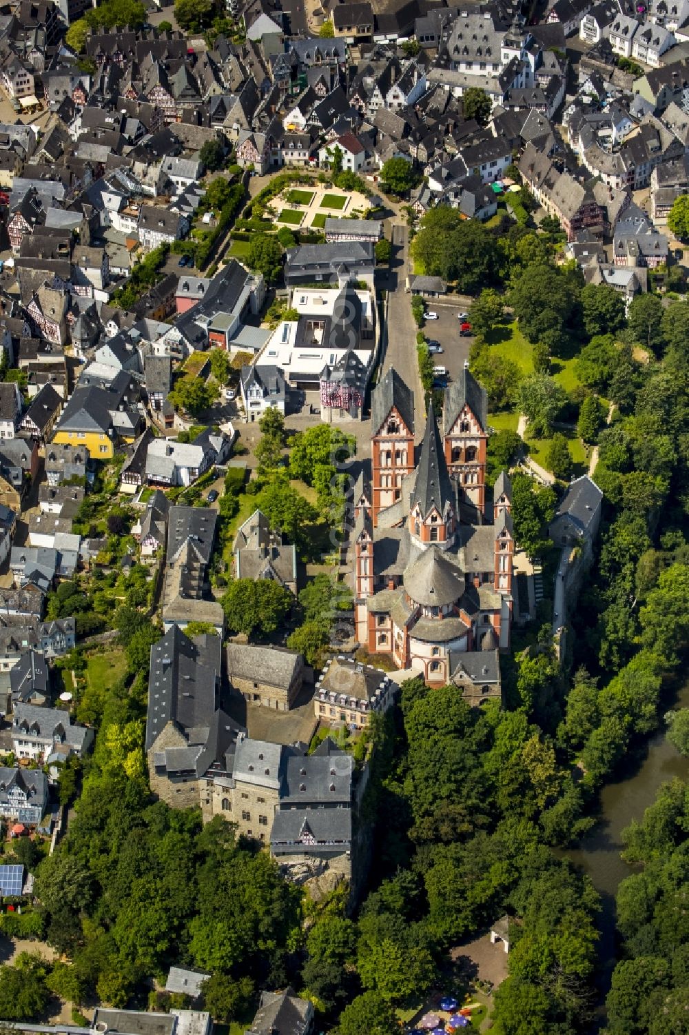 Aerial photograph Limburg an der Lahn - The Limburg Cathedral on Cathedral Square on the banks of the Lahn in Limburg an der Lahn in Hesse