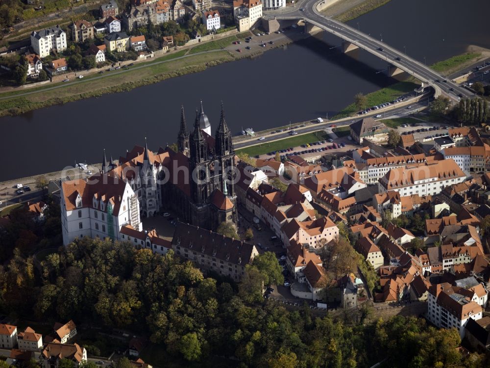 Meißen from above - The construction of the cathedral began in 1250, first as a basilica. In 1260 they began the actual construction of the cathedral in the style of a Gothic hall church. As the cathedral of this diocese until 1581, she was Church bishop of the Roman Catholic Bishops of Meissen. The church is one of the stilreinsten German-Gothic cathedral. He also has one of the richest and most valuable feature of Saxon churches