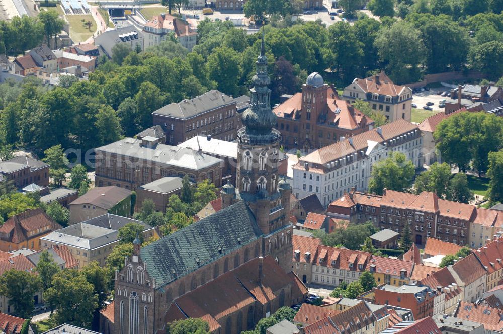 Greifswald from the bird's eye view: Blick auf den Dom St. Nikolai. Der gotische Backsteinbau ist das Wahrzeichen der Stadt und wird im Volksmund Langer Nikolaus genannt. Der Dom stammt aus dem 13. Jahrhundert. Der Turm ist ca. 100 m hoch und begehbar, das Dach besteht aus Kupfer und hat die Form einer verdoppelten Zwiebelkuppel. Kontakt: Evangelische Kirchengemeinde St. Nikolai, Domstraße 54, 17489 Greifswald, Tel. 03834 / 2627, st.nikolai@kirchenkreis-greifswald.de