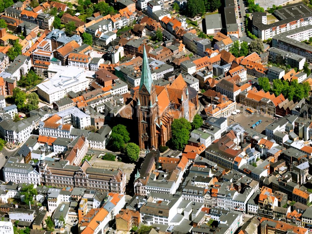 Aerial photograph Schwerin - Schwerin Cathedral of St. Mary and St. John's in the old town of Schwerin in Mecklenburg-Western Pomerania