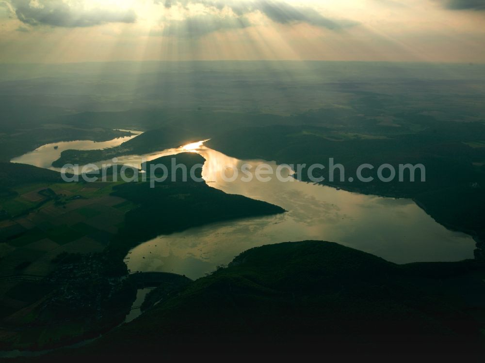 Waldeck from the bird's eye view: The Edersee, and Eder dam called, is 11.8 square kilometers of water surface, with 199.3 million cubic meters of storage space in terms of area's second-and volume-the third largest reservoir in Germany and is located on the Fulda tributary Eder behind the 48 meter high dam in the Eder Dam in core city of Waldeck in Waldeck-Frankenberg