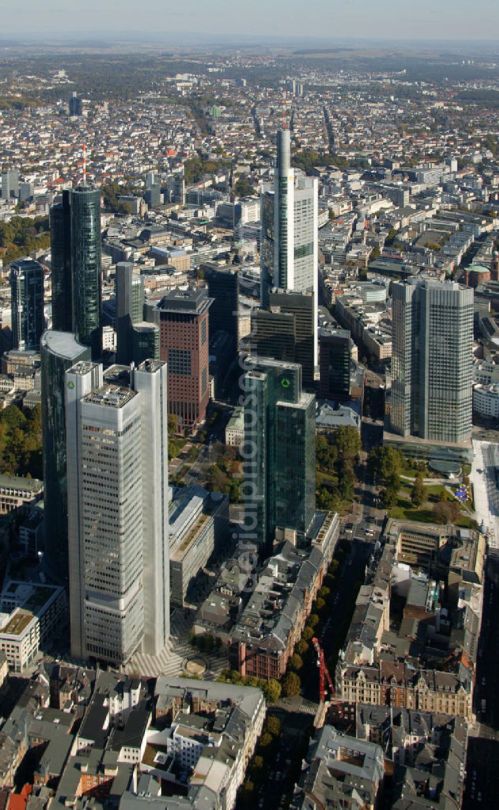 Frankfurt am Main from above - Der Eurotower in der Kaiserstraße in Frankfurt am Main. Der Turm ist der Sitz der Euröpaischen Zentralbank EZB und wurde von Richard Heil und Johannes Krahn entworfen. The Eurotower at the Kaiserstrasse in Frankfurt on the Main is the domicile of the European Central Bank ECB.