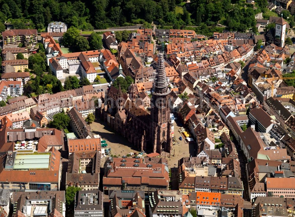 Aerial photograph Freiburg im Breisgau - The Freiburg Münster, Münster, or Our Lady, is the Romanesque and Gothic style, built largely in the Roman Catholic Church, City of Freiburg. It was built from about 1200 to officially 1513th