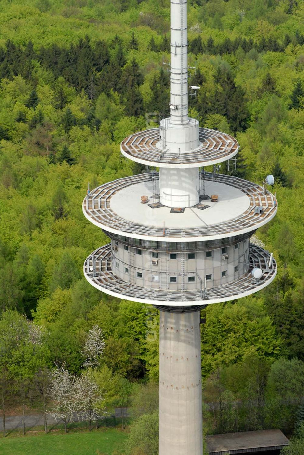 Winterstein (Hessen) from the bird's eye view: Der Funkturm auf dem Steinkopf. Der Turm gehört zur Telekom-Gruppe T-Systems. Zur Zeit werden hier keine Rundfunksender ausgestrahlt.