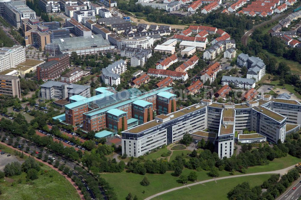 Aerial photograph FRANKFURT / Main - Blick auf das Gebäudekomplex y2 und das DER-Gebäude im Mertonviertel von Frankfurt am Main in Hessen. Das Mertonviertel ist ein etwa 60 Hektar großer Bürostandort im Frankfurter Stadtteil Niederursel. Das y2-Gebäude wurde 1996 von der IVG Asset Management GmbH erbaut und wird seitdem an verschiedene Unternehmen vermietet. Kontakt: y2, Emil-von-Behring-Str. 8-14, 60439 Frankfurt am Main, Tel.: +49 (0) 69 2400458 0, y2-frankfurt.de; Eigentümer: IVG Asset Management GmbH, Tel. +49 (0) 228 844 0,