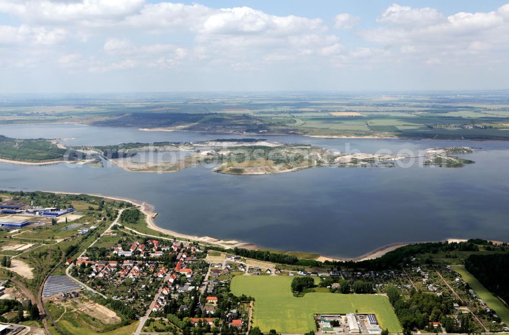 Braunsbedra from above - Der Geiseltalsee im ehemaligen Tagebaugebiet bei Braunsbedra. Er ist Teil des Geiseltaler Seenkomplexes, welcher aus insgesamt vier Seen besteht, die alle ehemalige Tagebaue sind. The Geiseltalsee in the former mining area near by Braunsbedra.