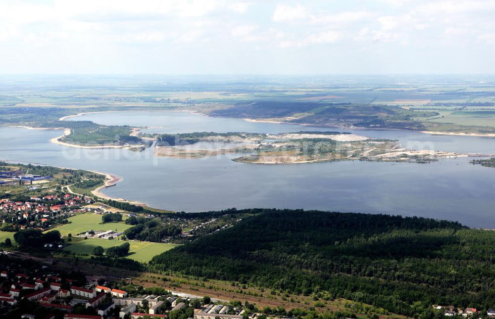 Braunsbedra from the bird's eye view: Der Geiseltalsee im ehemaligen Tagebaugebiet bei Braunsbedra. Er ist Teil des Geiseltaler Seenkomplexes, welcher aus insgesamt vier Seen besteht, die alle ehemalige Tagebaue sind. The Geiseltalsee in the former mining area near by Braunsbedra.