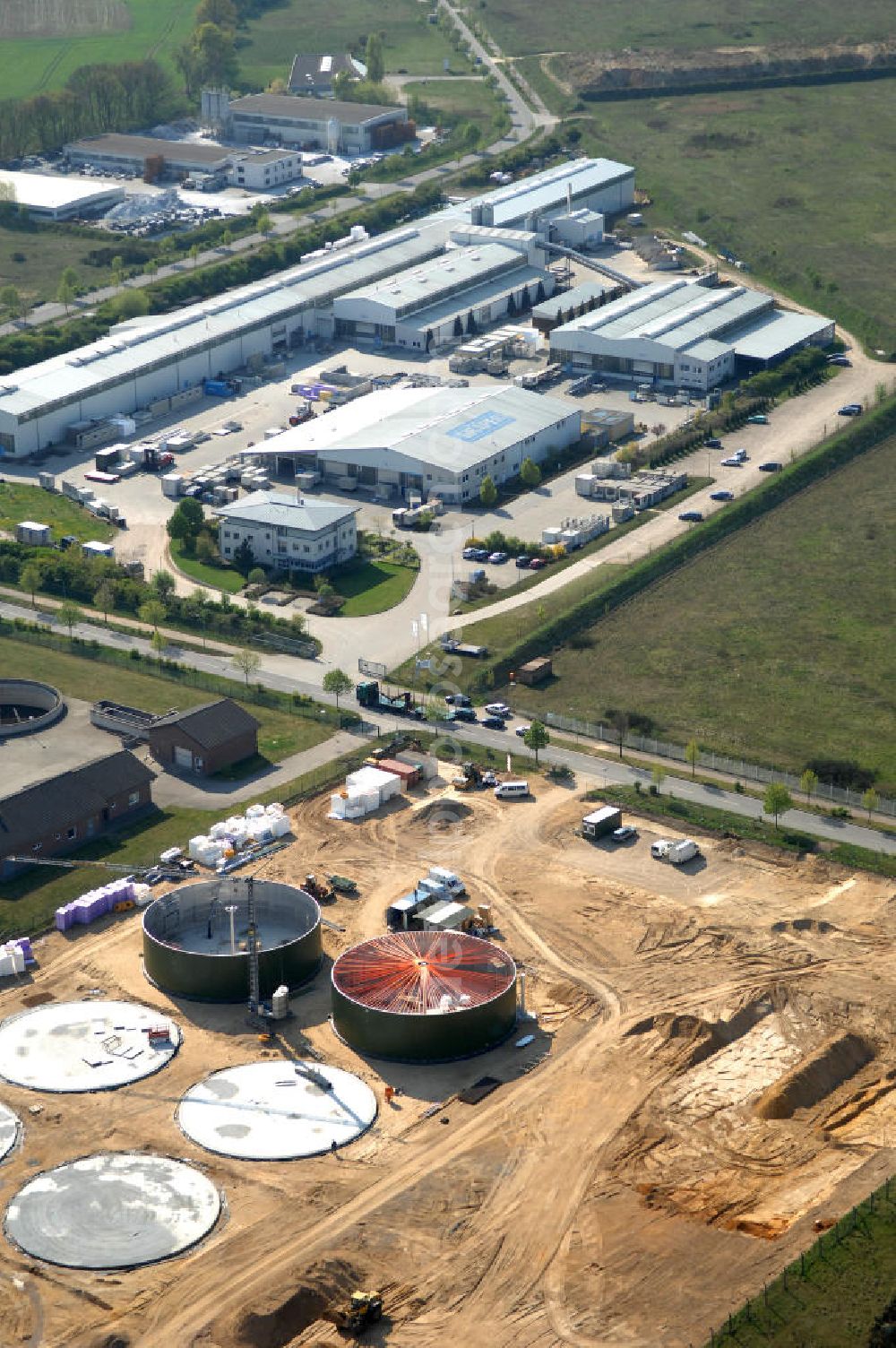 Aerial photograph Heiligengrabe - Blick auf den Gewerbepark. Er befindet sich östlich von Heiligengrabe, direkt am Autobahndreieck Wittstock/ Dosse. Die Fläche ist Eigentum der Gemeinde und wird auch durch diese vermarktet. Kontakt: Gemeinde Heiligengrabe, Am Birkenwäldchen 1 a, Bürgermeister Herr Kippenhahn, Gewerbeamt Frau Düsterhöft, 16909 Heiligengrabe OT Heiligengrabe, Tel. 03 39 62 / 67 - 0, gemeinde@heiligengrabe.de