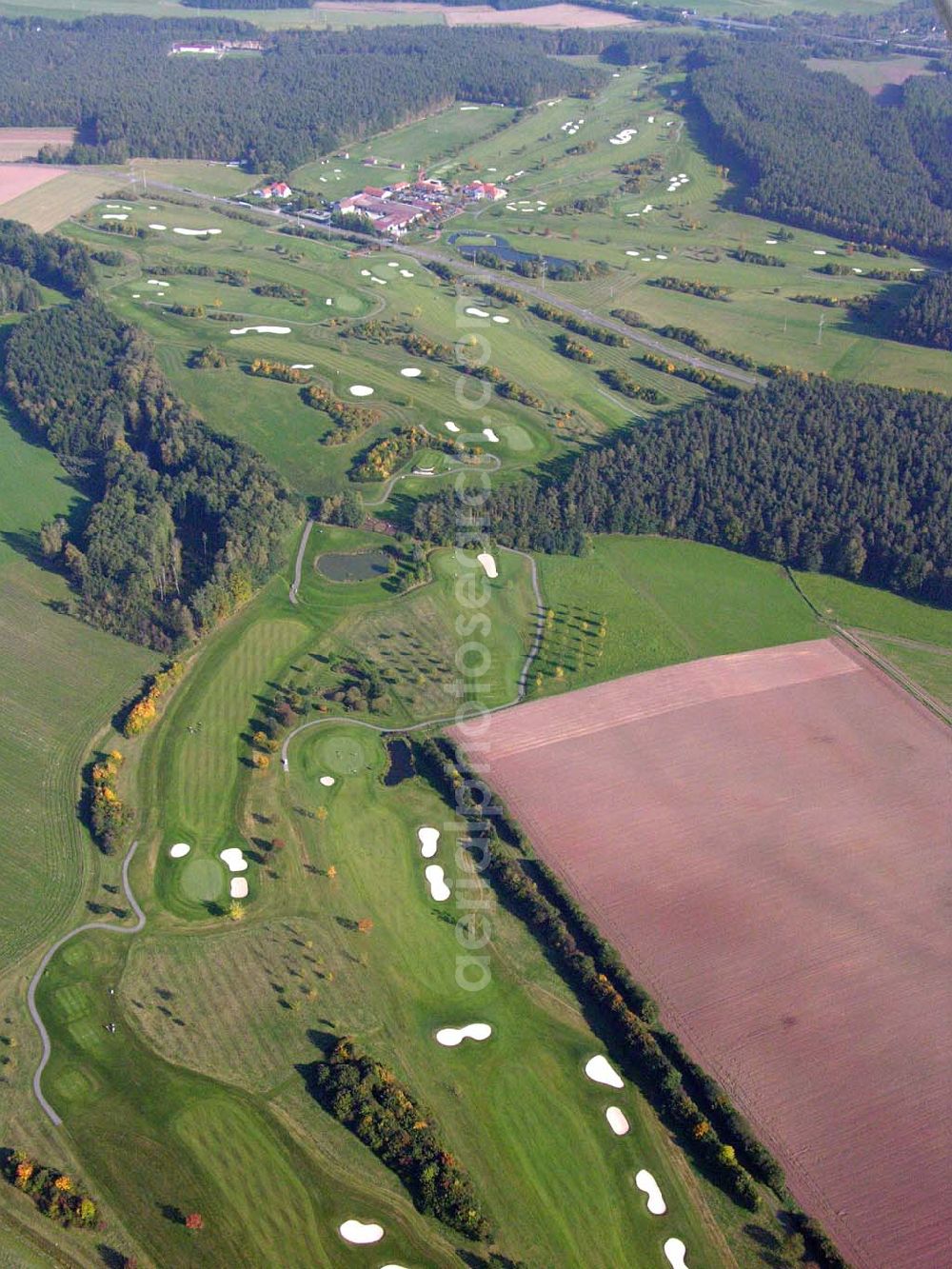 Luhe-Wildenau / Bayern from above - Der Golfplatz Schwanhof e.V. liegt eingebettet in ein sanft geschwungenes, herrliches, naturbelassenes Erholungsgebiet. Golfplatz Schwanhof, Klaus-Conrad-Allee 1, 92706 Luhe-Wildenau,Tel: 09607 / 92 02-0, Fax 09607 / 92 02-48