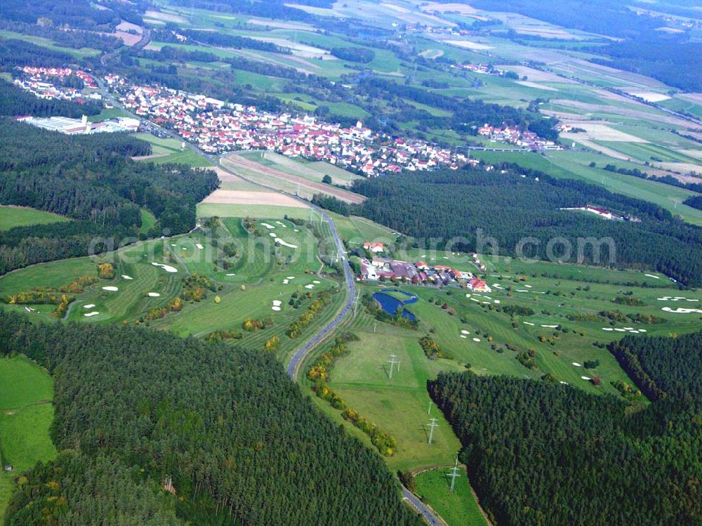 Luhe-Wildenau / Bayern from the bird's eye view: Der Golfplatz Schwanhof e.V. liegt eingebettet in ein sanft geschwungenes, herrliches, naturbelassenes Erholungsgebiet. Golfplatz Schwanhof, Klaus-Conrad-Allee 1, 92706 Luhe-Wildenau,Tel: 09607 / 92 02-0, Fax 09607 / 92 02-48