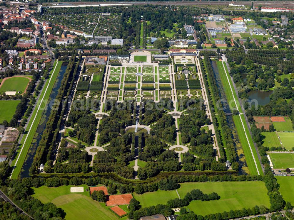 Hannover from above - The Great Garden in the Herrhause district of Hannover is one of the most important baroque gardens in Europe. The enclosed garden area is the historic core of the Herrenhäuser gardens, which also include the Hill Garden, the George garden and the Welfen garden