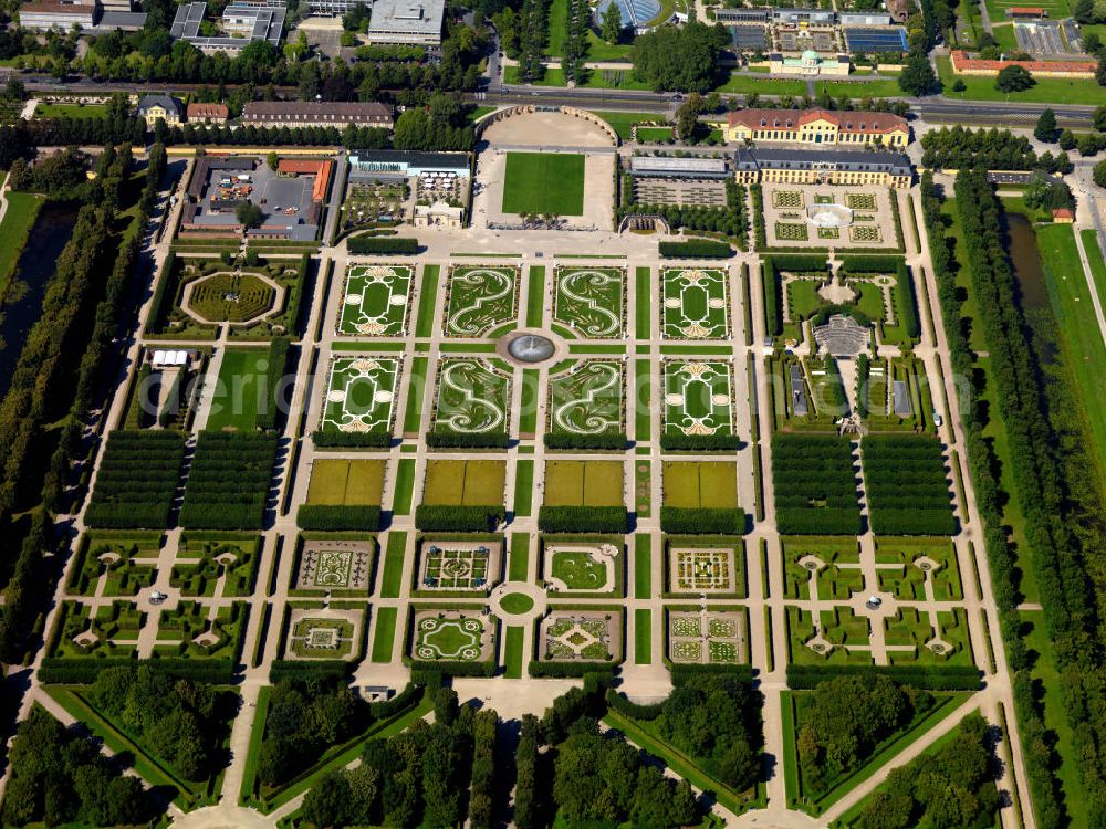 Aerial photograph Hannover - The Great Garden in the Herrhause district of Hannover is one of the most important baroque gardens in Europe. The enclosed garden area is the historic core of the Herrenhäuser gardens, which also include the Hill Garden, the George garden and the Welfen garden