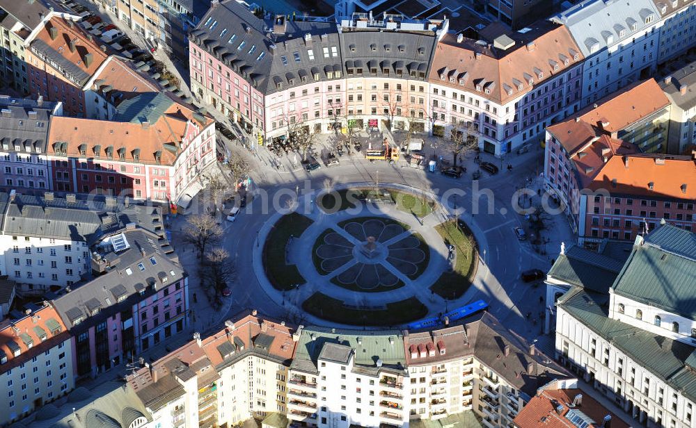 Aerial photograph München - Der Gärtnerplatz an der Corneliusstraße Ecke Klenzestraße in München. Er wurde in der Mitte des neunzehnten Jahrhunderts zu Ehren Friedrich von Gärtners errichtet. The Gaertnerplatz at the Corneliusstrasse in Munich.