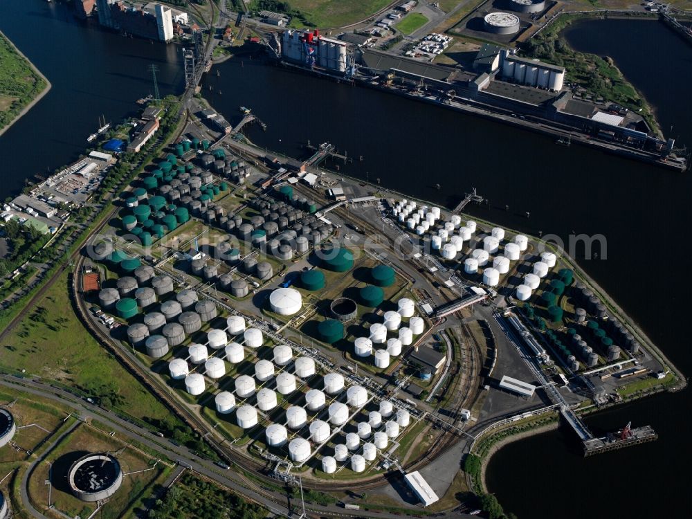 Aerial image Hamburg - The Port of Hamburg. It is located on the river Elbe and is the largest port in Germany and the second largest in Europe. View of silos and the facilities on Neuhöfer Hafen