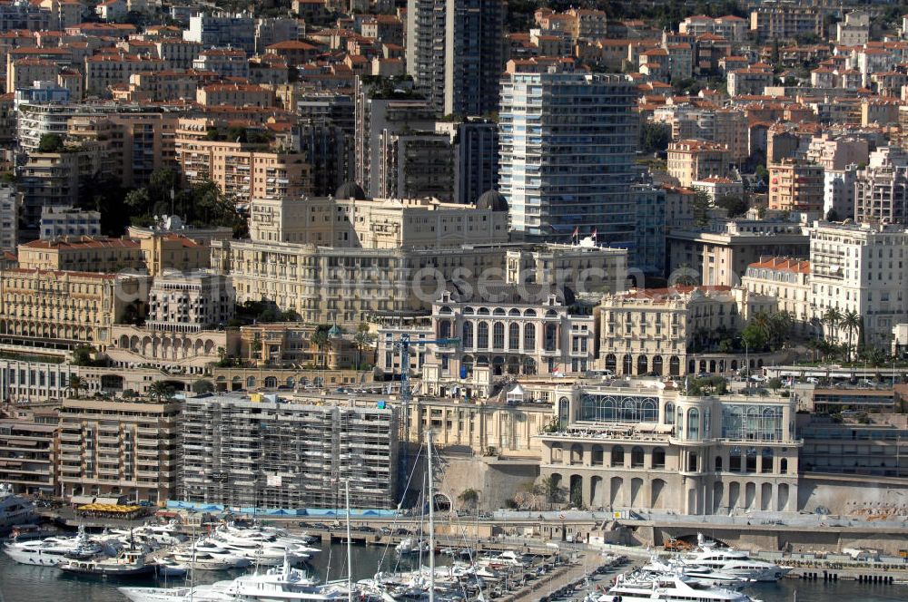 Aerial photograph MONACO - Blick auf den Hafen am Quai des Etats-Unis und Quai Albert ler im Stadtteil La Condamine von Monaco. In La Condamine befindet sich der für seine besonders schönen und großen Yachten bekannte Hafen. Monte Carlo ist ein Stadtteil von Monaco, der für sein Casino und seine Prominenz bekannt ist. Es wird manchmal fälschlicherweise als Hauptstadt von Monaco ausgegeben. Monaco hat als Stadtstaat jedoch keine Hauptstadt.