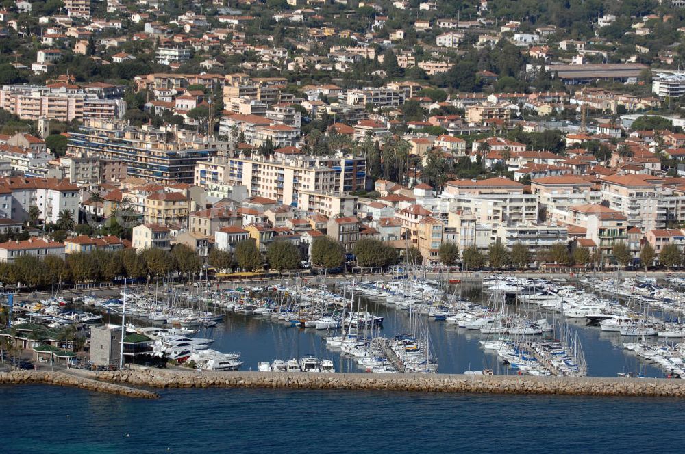 Aerial photograph Vallauris - Blick auf den Hafen im Stadtteil Golfe-Juan in Vallauris. Vallauris ist eine Gemeinde im Département Alpes-Maritimes in der Region Provence-Alpes-Cote d' Azur im Südosten Frankreichs gelegen. Golfe-Juan als Teil der Gemeinde Vallauris ist an der Cote d' Azur gelegen.