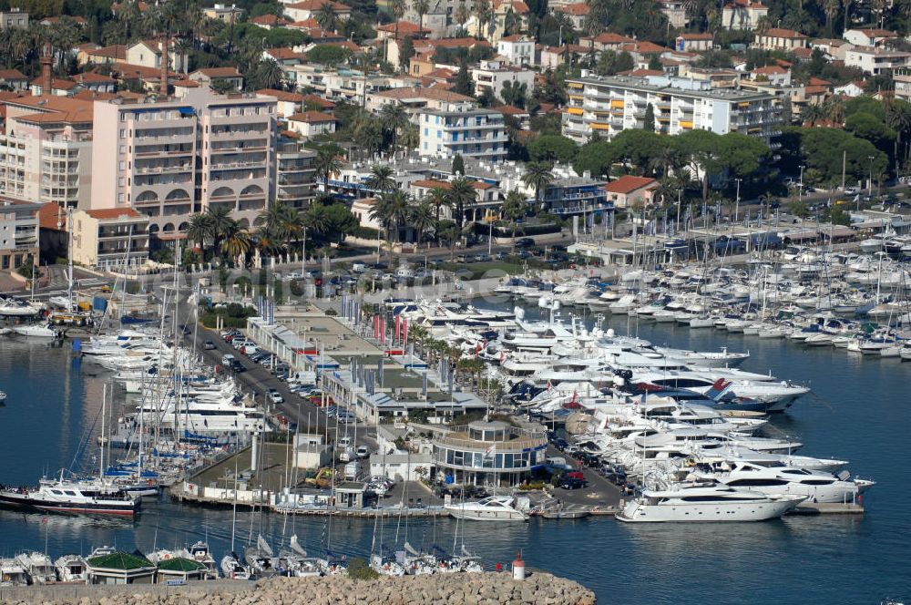 Vallauris from the bird's eye view: Blick auf den Hafen im Stadtteil Golfe-Juan in Vallauris. Vallauris ist eine Gemeinde im Département Alpes-Maritimes in der Region Provence-Alpes-Cote d' Azur im Südosten Frankreichs gelegen. Golfe-Juan als Teil der Gemeinde Vallauris ist an der Cote d' Azur gelegen.