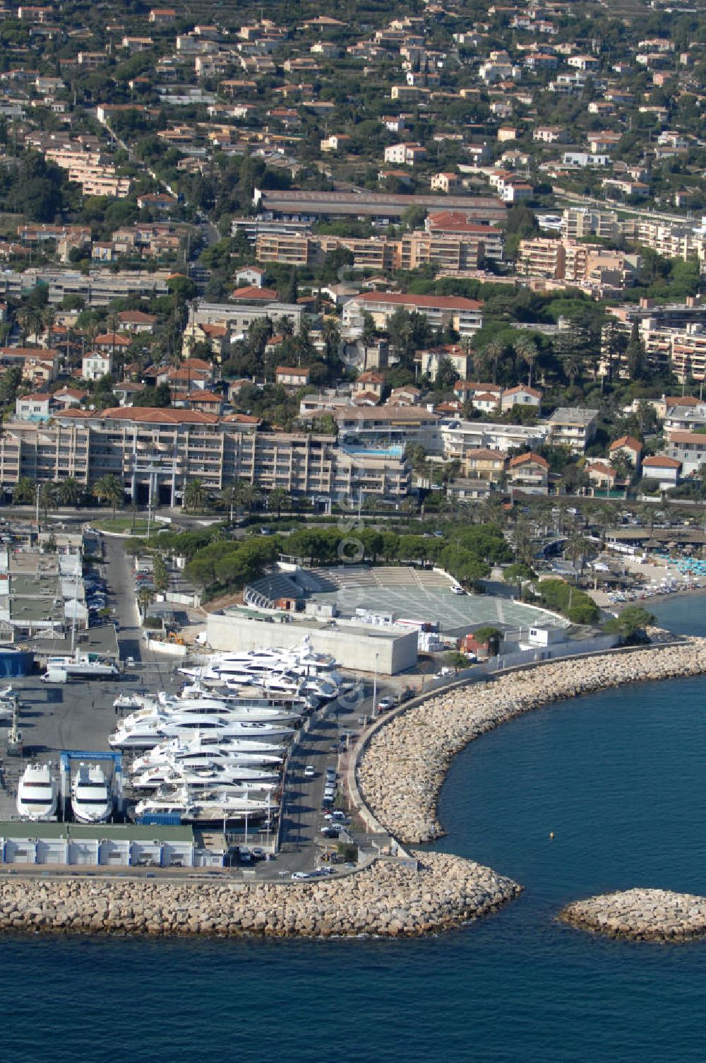 Aerial image Vallauris - Blick auf den Hafen im Stadtteil Golfe-Juan in Vallauris. Vallauris ist eine Gemeinde im Département Alpes-Maritimes in der Region Provence-Alpes-Cote d' Azur im Südosten Frankreichs gelegen. Golfe-Juan als Teil der Gemeinde Vallauris ist an der Cote d' Azur gelegen.