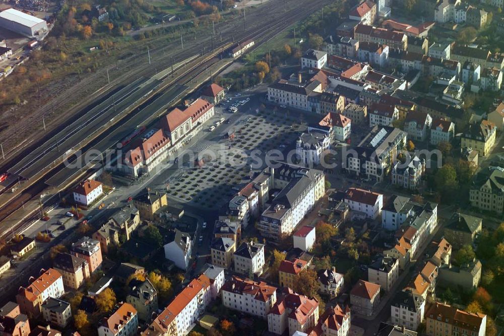 Aerial image Weimar - Der der Hauptbahnhof bildet den nördlichen Abschluss des Bahnhofsviertels mit der Carl-August-Allee als zentraler Achse. Der 1999 sanierte Bau von 1922 steht dort, wo der erste Weimarer Bahnhof 1846 für die Strecke Halle-Erfurt-Kassel errichtet worden war.