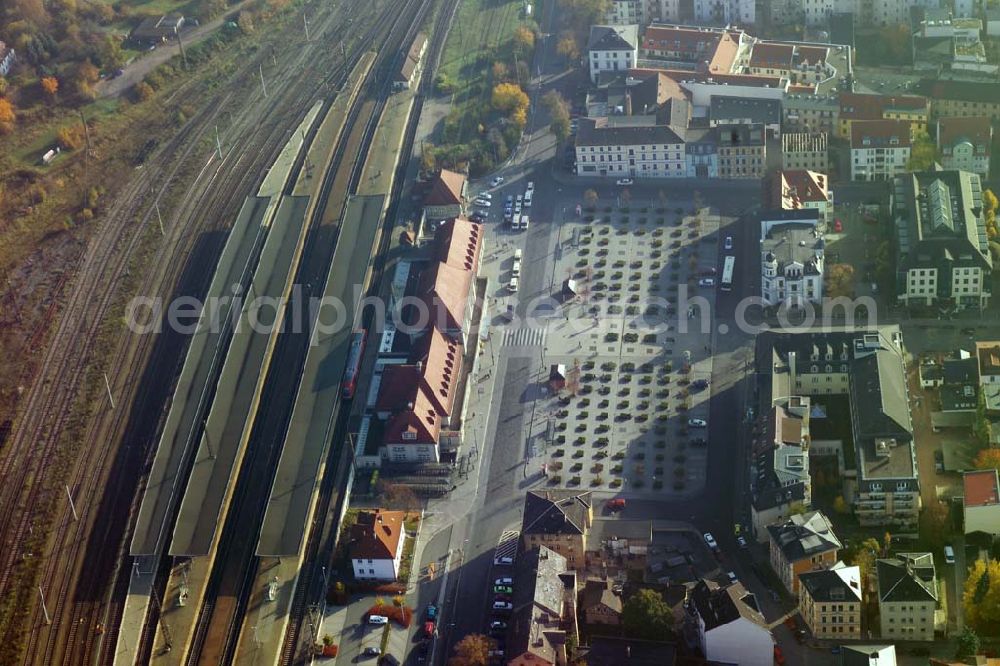 Aerial photograph Weimar - Der der Hauptbahnhof bildet den nördlichen Abschluss des Bahnhofsviertels mit der Carl-August-Allee als zentraler Achse. Der 1999 sanierte Bau von 1922 steht dort, wo der erste Weimarer Bahnhof 1846 für die Strecke Halle-Erfurt-Kassel errichtet worden war.