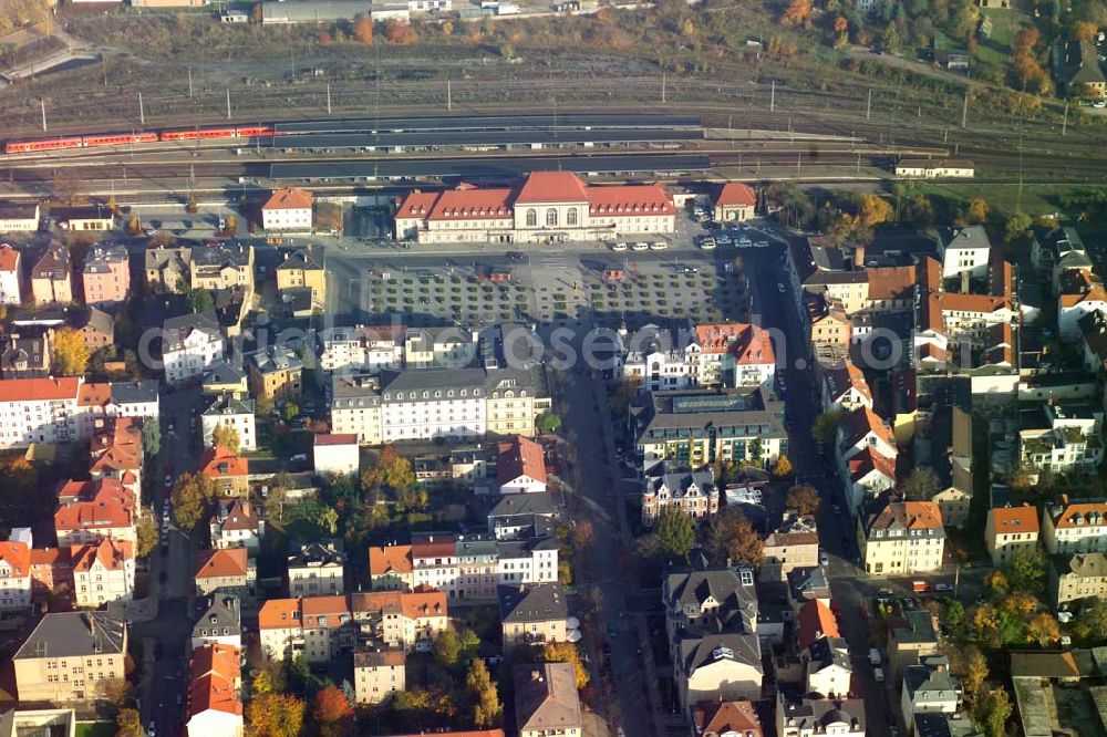 Aerial image Weimar - Der der Hauptbahnhof bildet den nördlichen Abschluss des Bahnhofsviertels mit der Carl-August-Allee als zentraler Achse. Der 1999 sanierte Bau von 1922 steht dort, wo der erste Weimarer Bahnhof 1846 für die Strecke Halle-Erfurt-Kassel errichtet worden war.