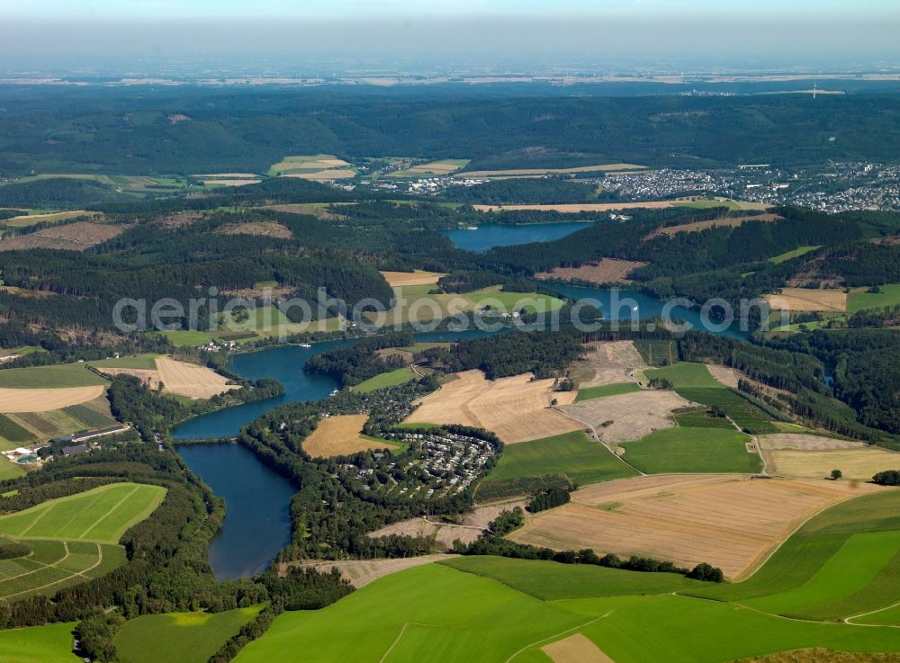 Aerial photograph Hennesee - The lake Hennesee in the Sauerland region of the state of North Rhine-Westphalia. The lake was created through the Henne valley dam, which blocks the river Henne. It is located in the nature reserve Homert. The Hennesee is used for swimming and diving. In summer it is frequented by a tourist boat