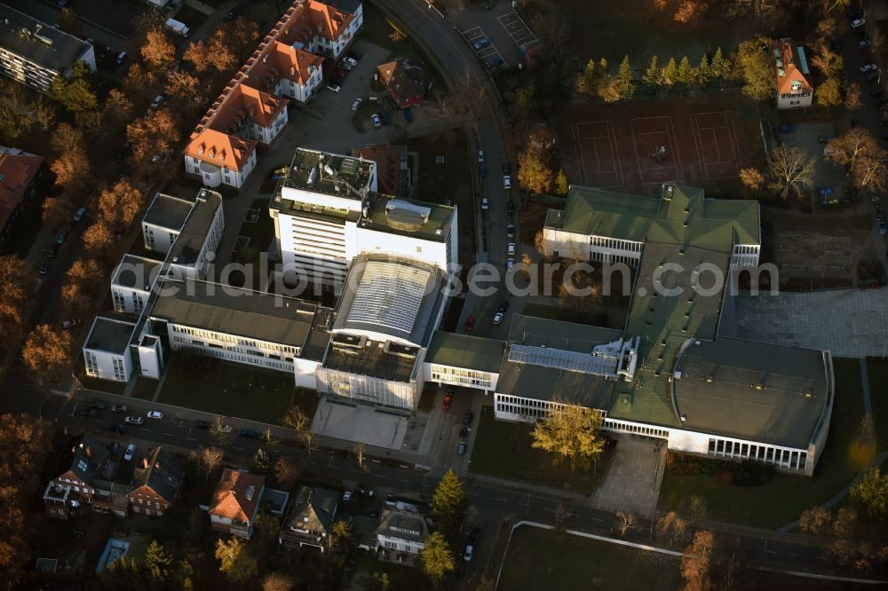 Aerial image Berlin - The Henry Ford building is located in Garystrasse and belongs to the campus of the FU Freie Universitaet Berlin. It accomodates the main auditorium as well as the university library