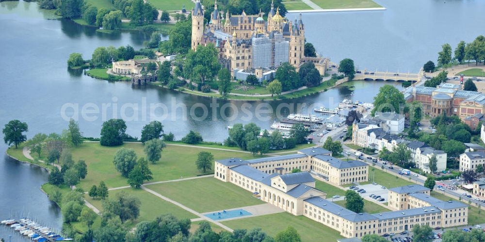 Aerial photograph Schwerin - Blick auf den historischen Marstall in Schwerin. Das aufwendig restaurierte Gebäude befindet sich auf einer Landzunge an der Werderstraße. Er wurde 1837 - 1842 nach Plänen von G. A. Demmler erbaut und diente als Pferdestall und Reithalle für die herzoglichen Pferde. Seit 1997 werden Teile des Gebäudes vom Technischen Museum genutzt. In den Seitenflügeln sind das Sozialministerium und das Ministerium für Bildung, Wissenschaft und Kultur untergebracht. View of the historical marstall in Schwerin.