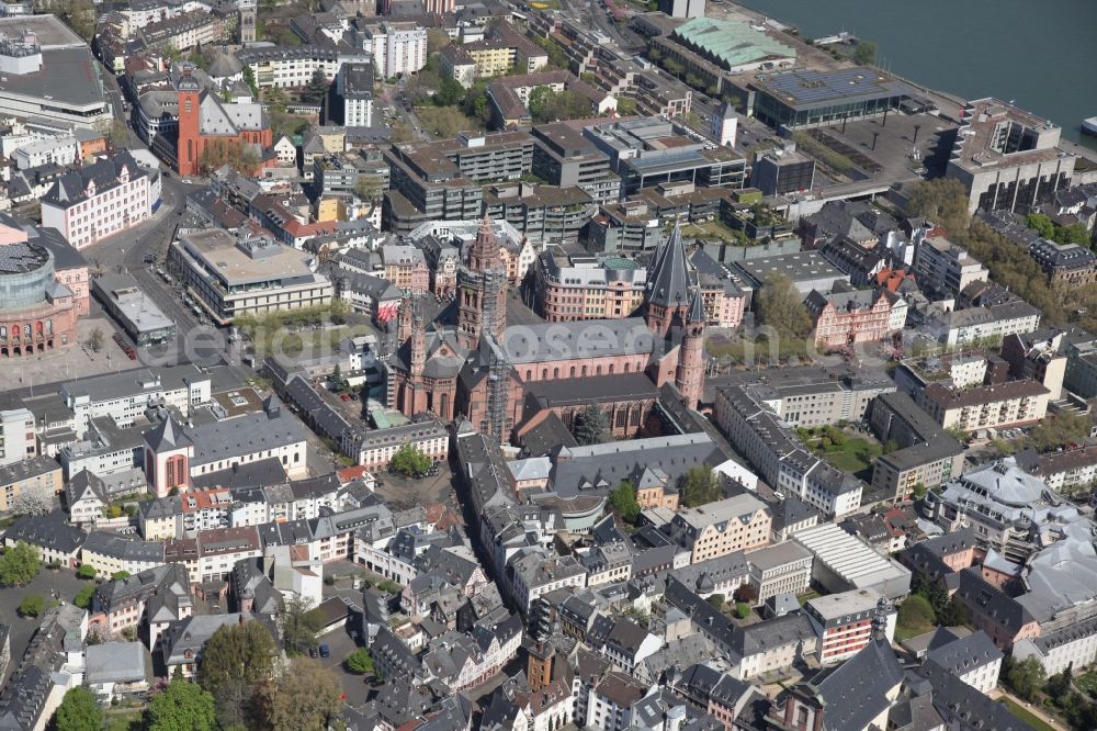 Mainz from the bird's eye view: A view of the St. Martin's Cathedral, an episcopal church in Mainz in Rhineland-Palatinate