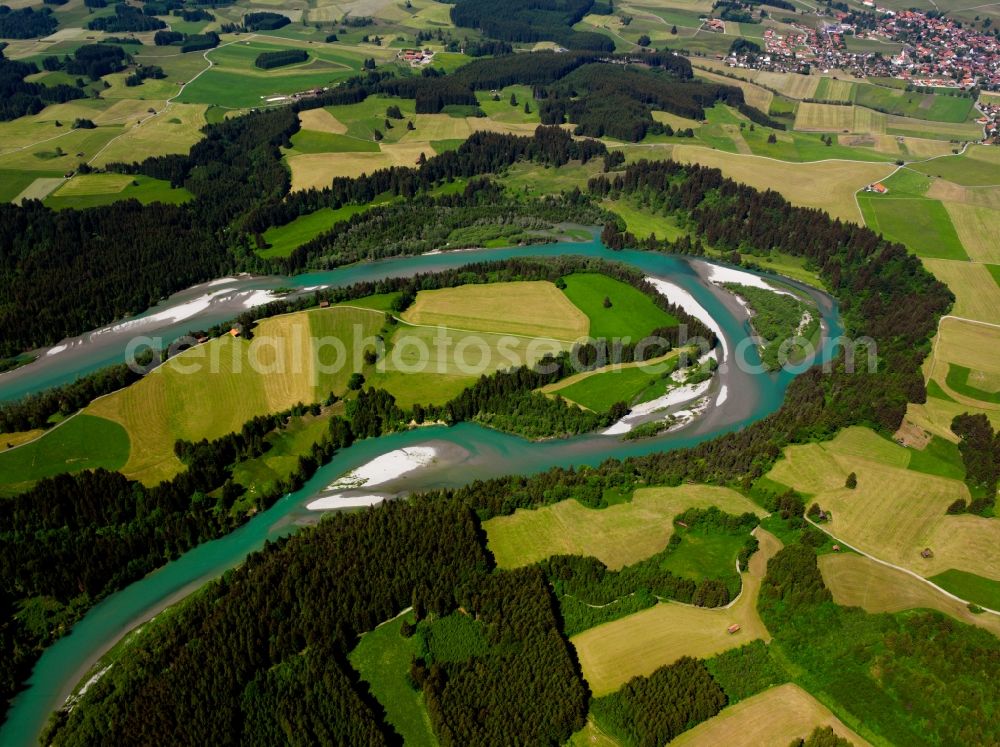 Burggen from the bird's eye view: The river Lech in the Upper Bavarian borough of Burggen in the district of Weilheim-Schongau in the state of Bavaria. The river runs through the landscape from North to South towards the Alps and Austria. Because of strong and steep curves and corners there is a variety of nature and landscape structures. The riverbank is in parts quite steep, there are trees and forest along it or it is primarily muddy. The river bed is here characterised by gravel and sand islands