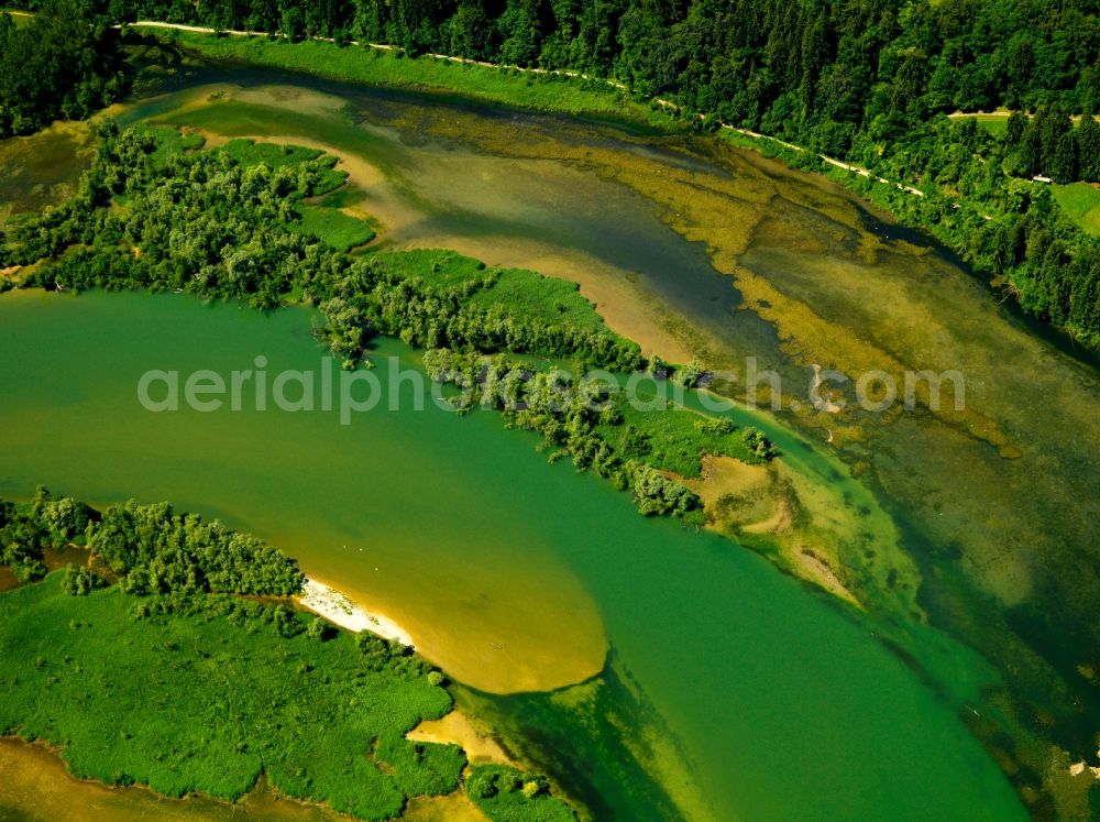 Hohenfurch from the bird's eye view: The river Lech in the Upper Bavarian borough of Hohenfurch in the district of Weilheim-Schongau in the state of Bavaria. The river runs through the landscape from North to South towards the Alps and Austria. Because of strong and steep curves and corners there is a variety of nature and landscape structures. The riverbank is in parts quite steep, there are trees and forest along it or it is primarily muddy