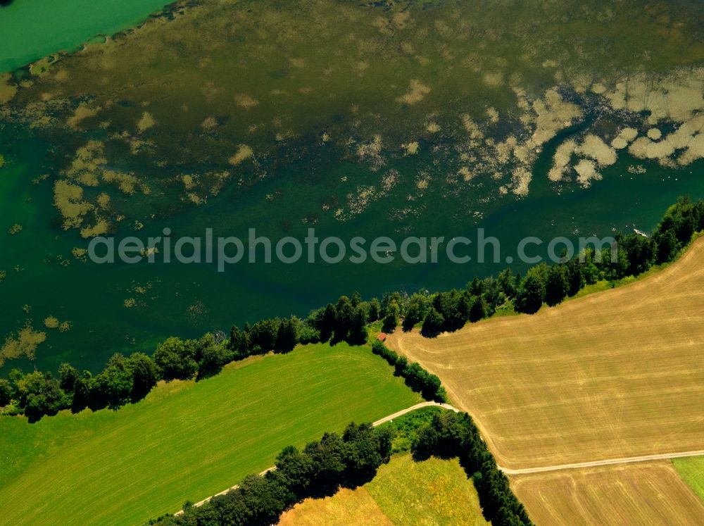 Aerial image Hohenfurch - The river Lech in the Upper Bavarian borough of Hohenfurch in the district of Weilheim-Schongau in the state of Bavaria. The river runs through the landscape from North to South towards the Alps and Austria. Because of strong and steep curves and corners there is a variety of nature and landscape structures. The riverbank is in parts quite steep, there are trees and forest along it or it is primarily muddy