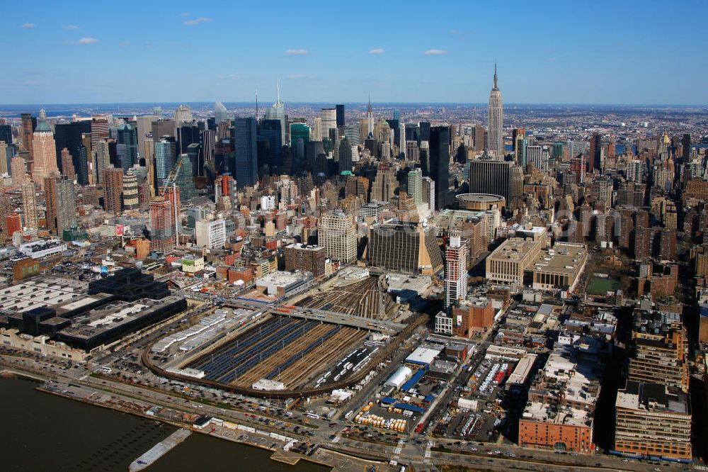 Aerial photograph New York - View of the LIRR West Side yard for trains. The plant is operated by the Metropolitan Transportation Authority. The court opened in 1987 and is also used as a siding