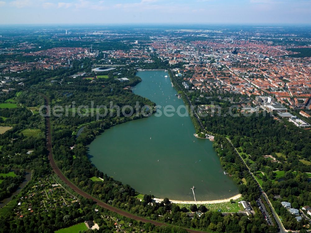 Aerial photograph Hannover - The lake Maschsee at the Südstadt (South City) part of Hannover in the state of Lower Saxony. The lake is an artificial water area in the south of the city. It is a beloved leisure and recreational site and offers different water sports facilities. The HDI Arena is located on its northern shore. It is the home stadium of the Hannover 96 football club