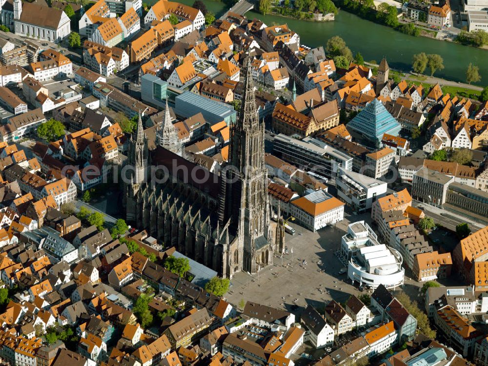 Aerial photograph Ulm - Views of the Minster of Ulm. The Minster is the main church was built in the Gothic style of the former free imperial city of Ulm. The 161.53-meter-high tower is the tallest church tower in the world