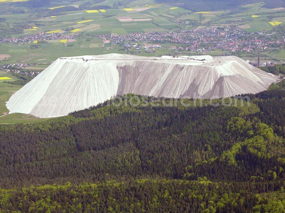 Aerial image Heringen - Blick auf den Monte Kali in 36266 Heringen. Der Monte Kali hat eine Höhe von 530m und wächst jeden Tag um weitere 13.000t nicht verwertbares Salz an.