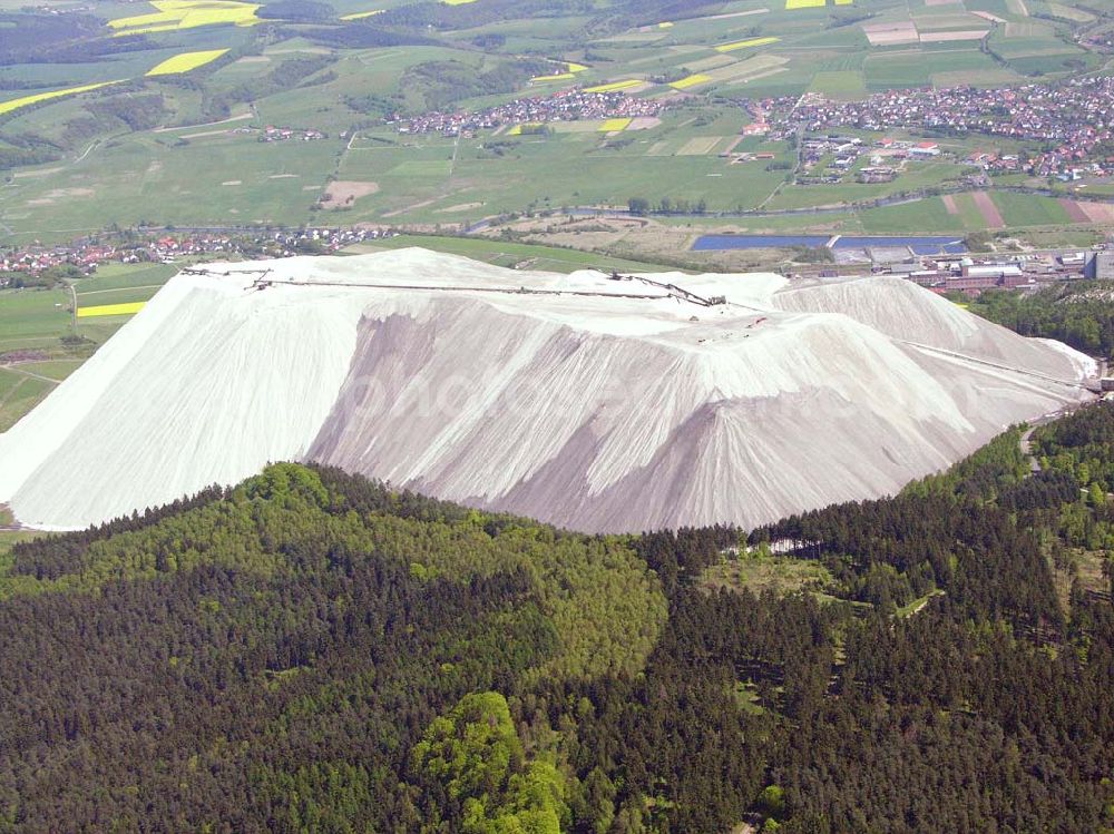 Heringen from the bird's eye view: Blick auf den Monte Kali in 36266 Heringen. Der Monte Kali hat eine Höhe von 530m und wächst jeden Tag um weitere 13.000t nicht verwertbares Salz an.