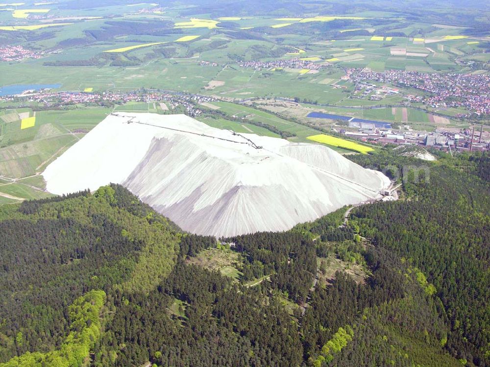 Aerial image Heringen - Blick auf den Monte Kali in 36266 Heringen. Der Monte Kali hat eine Höhe von 530m und wächst jeden Tag um weitere 13.000t nicht verwertbares Salz an.