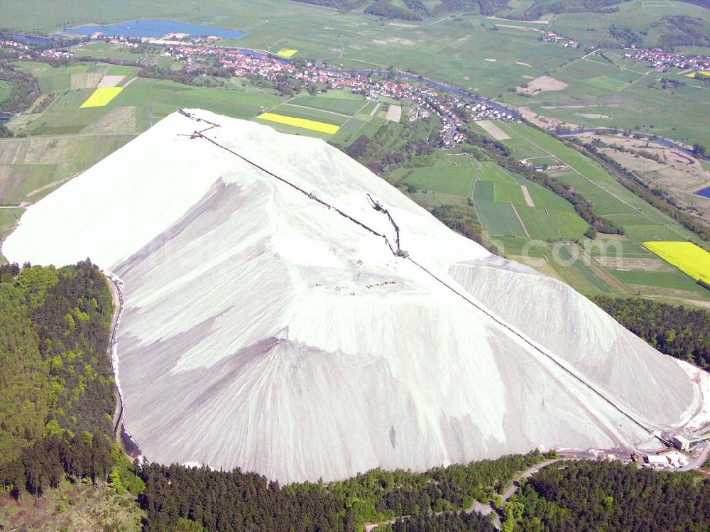 Aerial photograph Heringen - Blick auf den Monte Kali in 36266 Heringen. Der Monte Kali hat eine Höhe von 530m und wächst jeden Tag um weitere 13.000t nicht verwertbares Salz an.