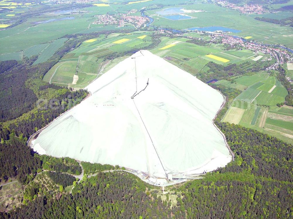 Heringen from the bird's eye view: Blick auf den Monte Kali in 36266 Heringen. Der Monte Kali hat eine Höhe von 530m und wächst jeden Tag um weitere 13.000t nicht verwertbares Salz an.