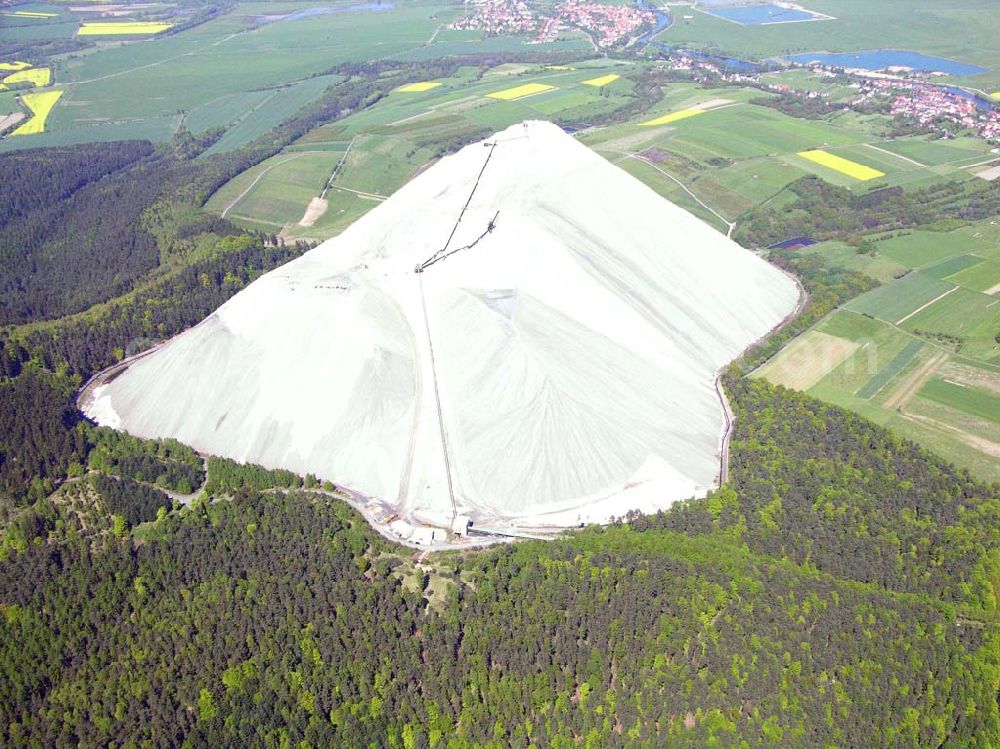 Aerial image Heringen - Blick auf den Monte Kali in 36266 Heringen. Der Monte Kali hat eine Höhe von 530m und wächst jeden Tag um weitere 13.000t nicht verwertbares Salz an.